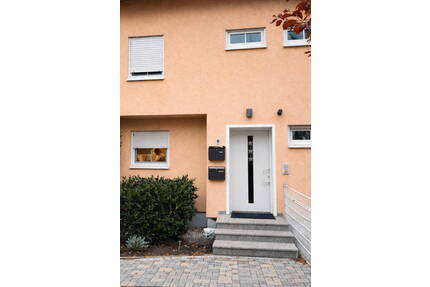 Einfamilienhaus mit Einliegerwohnung in Oftersheim