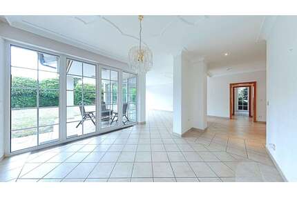 Haus zum Kaufen in Langenbrettach 590.000,00 € 192.47 m²