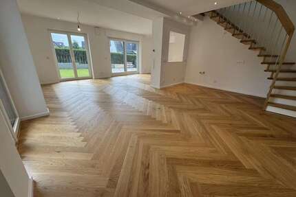 Haus zum Mieten in Düsseldorf 2.500,00 € 100 m²