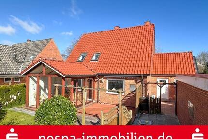 Ein Ort zum Ankommen, Verändern und Bleiben - Solides Siedlungshaus mit gewachsenem Garten - Leck