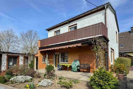 Erbbaurecht: Sanierungsbedürftiges EFH mit großem Garten, Garage und Carport in St. Augustin - Sankt Augustin