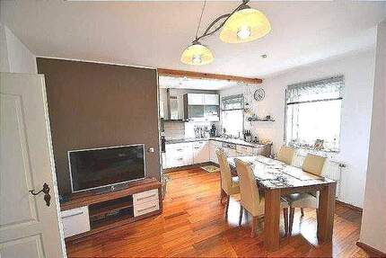 Frei ab 01.06.2026 2 Zimmerwohnung im Erdgeschoss Garage + Stellplatz Einbauküche Balkon mit Weitblick - Korlingen