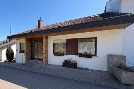 Haus zum Kaufen in Ostelsheim 479.000,00 € 216 m²