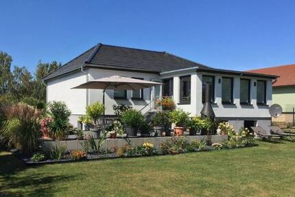 Moderner Bungalow mit Seeblick in Reimershagen
