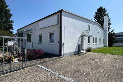 Vielseitige Gewerbeeinheit mit Büros, Regallager und Halle - Königsbrunn