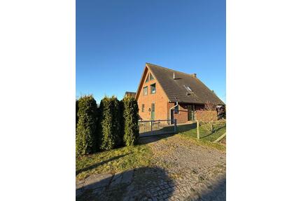 Liebevoll gepflegtes Haus in ruhiger Lage mit schönem Grundstück - Garz/Rügen