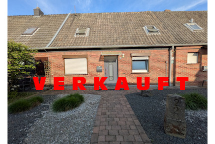 VERKAUFT - Reihenhaus mit schönem Garten und mit Garage in Kellen - Kleve