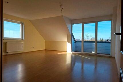 Helle 2-Raum-Wohnung 65 m² Balkon+TG, ruhige Wohnlage in Leißling - Weißenfels