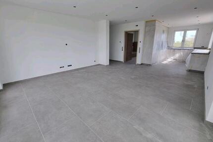 3-Zimmer-Wohnung mit Wintergarten - Neuhausen ob Eck