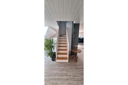 Dachgeschoss - 1.100,00&nbsp;EUR Kaltmiete, ca.&nbsp; 85,00&nbsp;m&sup2; in Langerringen (PLZ: 86853)