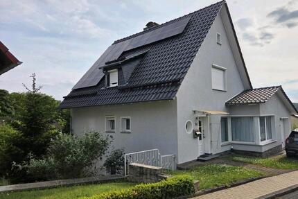 Einfamilienhaus - 285.000,00&nbsp;EUR Kaufpreis, ca.&nbsp; 165,00&nbsp;m&sup2; in Helsa (PLZ: 34298)