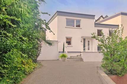 Haus zum Mieten in Frankfurt 2.900,00 € 185 m²