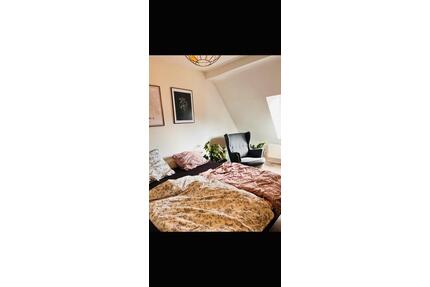 Hoch oben über DÜS - stilvolle 2-Zi.-DG-Whg. in zentraler Lage - Düsseldorf Oberbilk