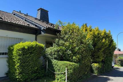 Einseitig angebautes Einfamilienhaus in herrlicher Aussichtslage von Bad Honnef-Aegidienberg