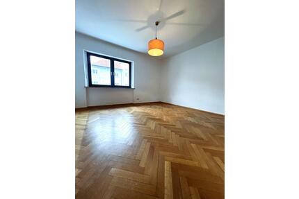 Großzügige 3-Zimmer-Wohnung mit Garage und EBK - Straubing