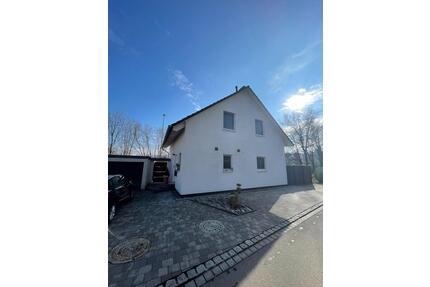 Einfamilienhaus mit Doppelgarage Solaranlage, 107m² Terrasse - Rielasingen-Worblingen