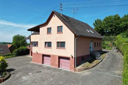 Traumhafte Lage, großes Grundstück, 3 Wohneinheiten - Mehrfamilienhaus in Herbolzheim-Broggingen