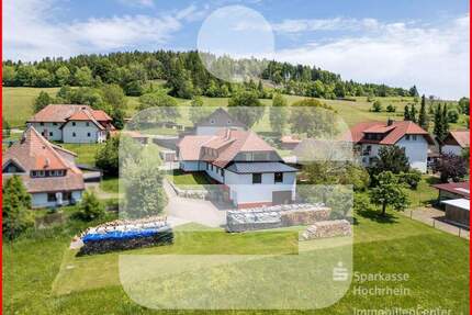Viel Raum für Ihr Leben - Charmantes Landhaus mit drei Wohneinheiten und großem Grundstück - Herrischried Großherrischwand