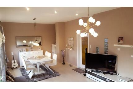 Großzügige 5-Zimmer-Wohnung über 2 Etagen mit Garten & Garage - Bremen Blumenthal