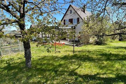 Gartenparadies in Renningen-Malmsheim: Herrlich gelegenes EFH mit Sonnenterrassen und 2 Garagen