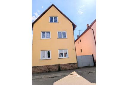 Großzügiges Einfamilienhaus - 335.000,00&nbsp;EUR Kaufpreis, ca.&nbsp; 170,00&nbsp;m&sup2; in Essingen (PLZ: 76879)