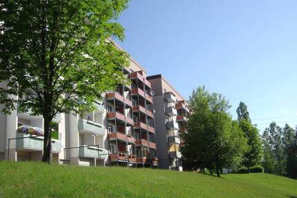 Klare Linien, grüner Ausblick - 3 Zimmer mit Balkon & Einbauküche - Chemnitz Hutholz