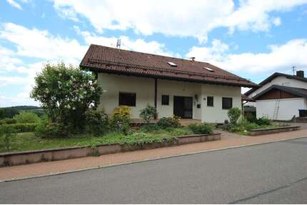 Haus zum Kaufen in Limbach 480.000,00 € 245 m²