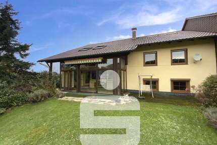 Haus zum Kaufen in Oberviechtach 250.000,00 € 188 m²