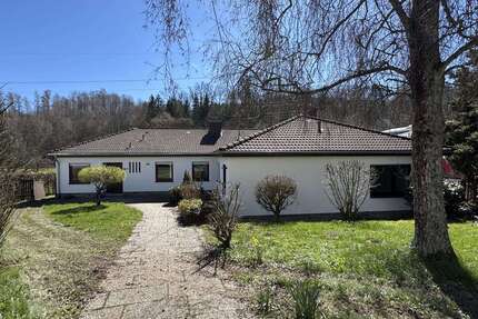 Haus zum Mieten in Kreuztal 1.600,00 € 251.58 m²