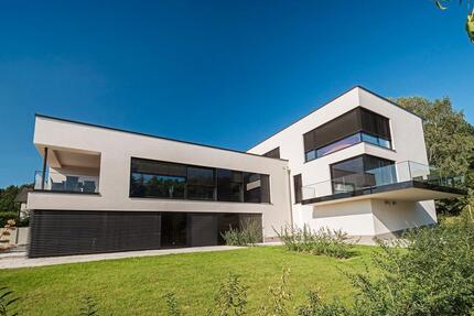 Neuwertige 4-Zimmer Wohnung mit Balkon - Zusmarshausen