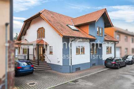 Haus zum Kaufen in Oberhausen-Rheinhausen Oberhausen 549.000,00 € 223.16 m² - Oberhausen-Rheinhausen / Oberhausen