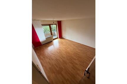Zweistöckige 4-Zimmer-Wohnung mit Balkon, Terrasse & Garage - Aalen Unterkochen