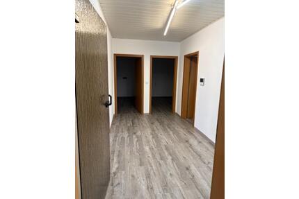 Großzüge 3 Zimmer Wohnung - 800,00&nbsp;EUR Kaltmiete, ca.&nbsp; 100,00&nbsp;m&sup2; in Frammersbach (PLZ: 97833)