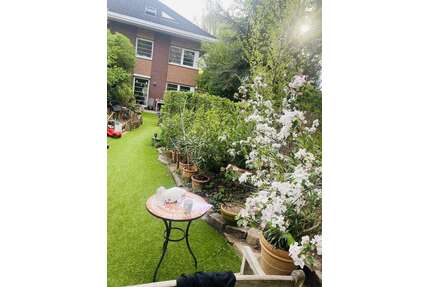 Haus zum Kaufen in Kleinmachnow 880.000,00 € 210 m²