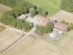 Moderner Gutshof mit massiven Nebengebäuden - Rieste