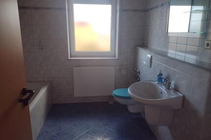 4 Zimmer Dachgeschosswohnung im Zweifamilienhaus mit Balkon - Buch