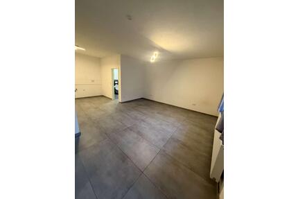 Vollständig renovierte 2 Zimmer Wohnung mit Balkon - Flörsheim-Dalsheim