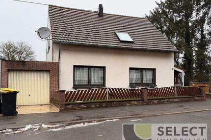 Aus Bankverwertung! Freistehendes Einfamilienhaus mit Einliegerwohnung und Garage - Neunkirchen Innenstadt