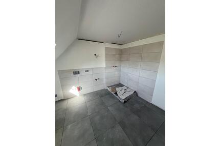 Großzügige Maisonette-Wohnung (1. OG + DG) mit Garten – Erstbezug - Salzkotten