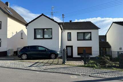2-Familienhaus in beliebter Wohnlage mit Ölbergblick in Königswinter-Thomasberg