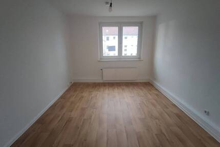 Großzügige 4-RW mit Balkon - ideal für Familien, komplett saniert - Merseburg