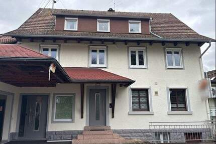 Charmante 4-Zimmer-DG-Wohnung in gepflegtem Wohn- und Geschäftshaus - Zell Unterharmersbach