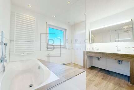 Haus zum Kaufen in Weißenhorn Oberhausen 699.000,00 € 196 m² - Weißenhorn / Oberhausen