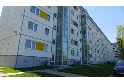 Zweiraumwohnung mit Aufzug - 296,00&nbsp;EUR Kaltmiete, ca.&nbsp; 53,74&nbsp;m&sup2; in Borna (PLZ: 04552)