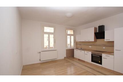 CHARMING HISTORIC DOWNTOWN APARTMENT WITH ABOUT 107 M² OF SPACE! 4 room, 3 bed, 1 bath, and garage - Wiesbaden Südost