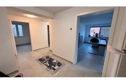 Frisch renovierte 2-Zimmer- Wohnung - Neckartenzlingen