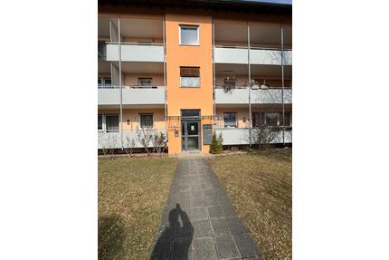 3-Zimmer-Wohnung mit großem Balkon und Garage - Feucht
