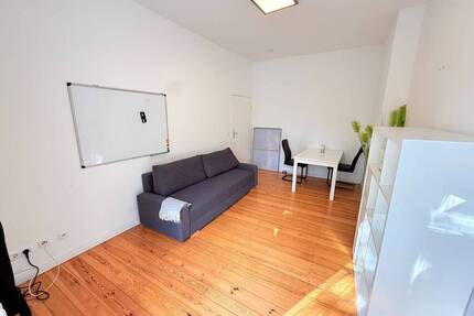 *Beste Zehlendorf Lage* - Ruhige Balkon-Whg mit EBK und Keller! - Berlin
