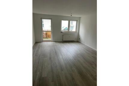 Frisch renovierte 3-Zimmer-Wohnung mit Balkon & Stellplatz (WBS) - Siegen Dillnhütten