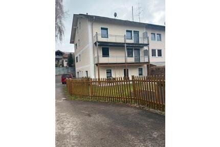 Wohnung 90 cm 3 Zimmer Wohnung - 1.150,00&nbsp;EUR Kaltmiete, ca.&nbsp; 92,00&nbsp;m&sup2; in Vogtareuth (PLZ: 83569)